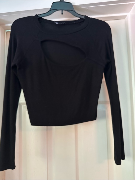 Fashion Nova Tops - Fashion Nova Black Long Sleeve Cutout Crop Top